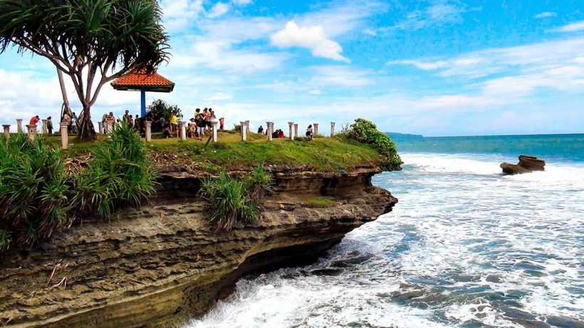 Pantai Batu Hiu Pangandaran