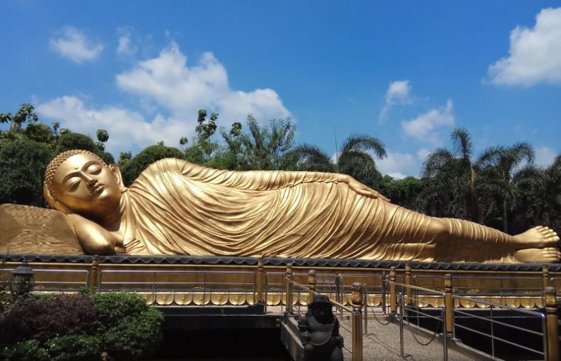 Patung Budha Tidur