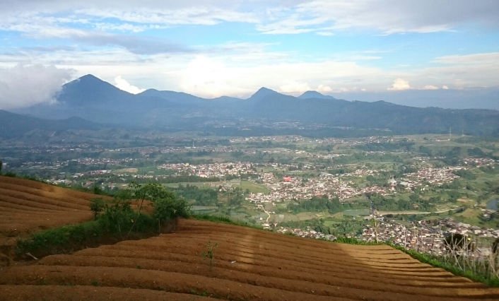 gunung putri lembang